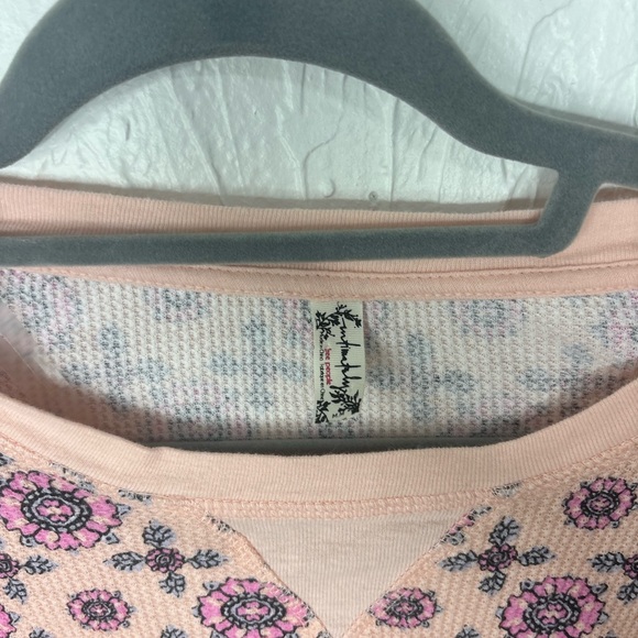 Free People Pink Waffle Knit Long Sleeve Size Medium Oversized fit - Picture 2 of 3